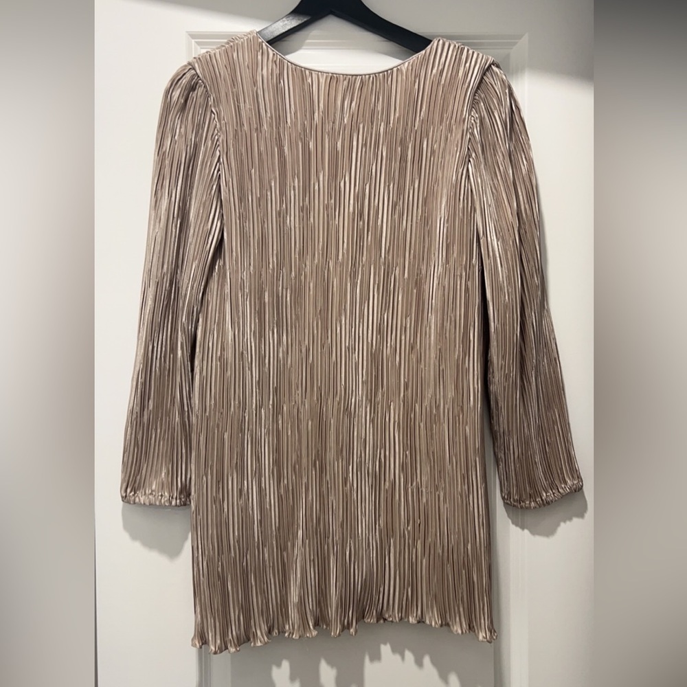 Champagne Textured Dress – Size 8